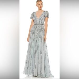 🌺Mac Duggal Short Sleeve
Embellished Dress